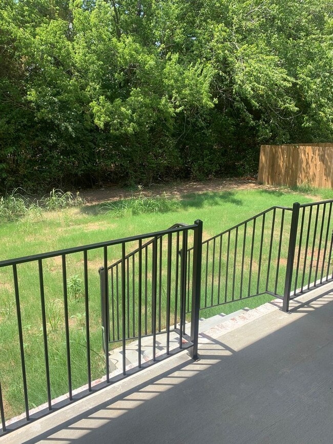 Building Photo - Like New Four Bedroom Three Bath in NW Fay...