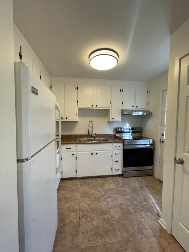 Building Photo - 122 S Shenandoah Ave