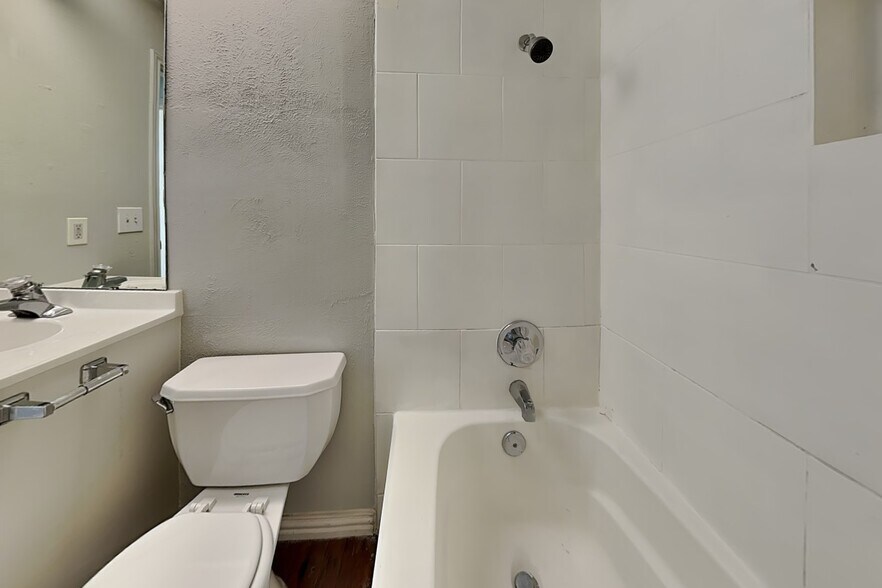 Building Photo - 11835 Garden Terrace Dr