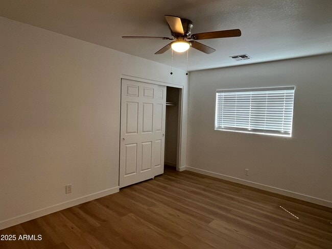 Building Photo - 262 S Springs Dr