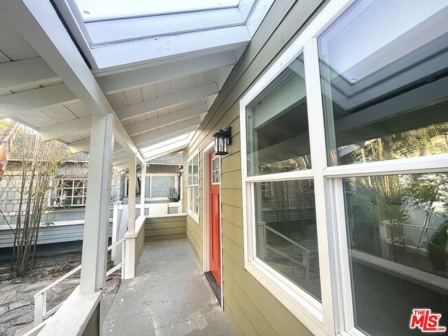 Building Photo - 129 Clubhouse Ave