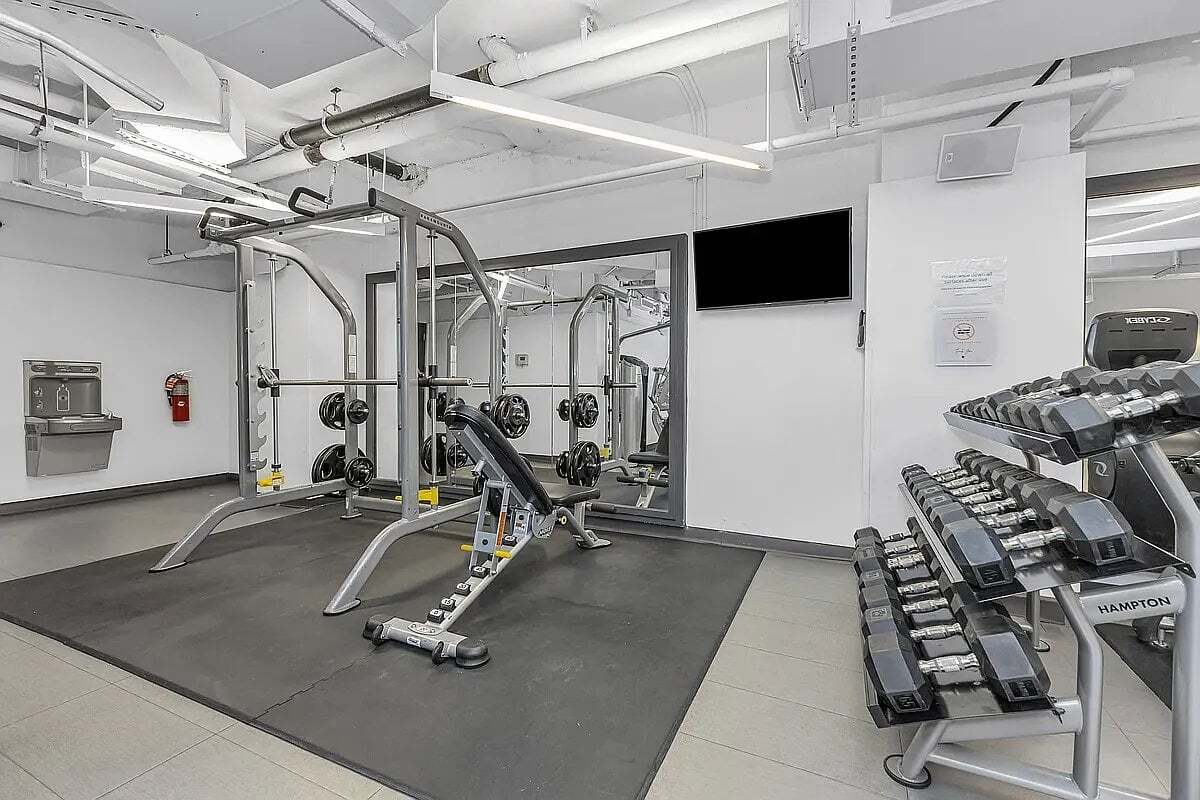 Building Photo - 250 E Houston St