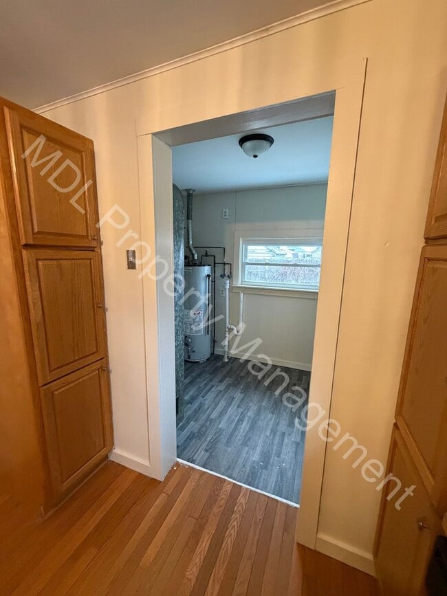 Building Photo - Adorable 2 Bedroom Home with 2nd Level and a Garage!!