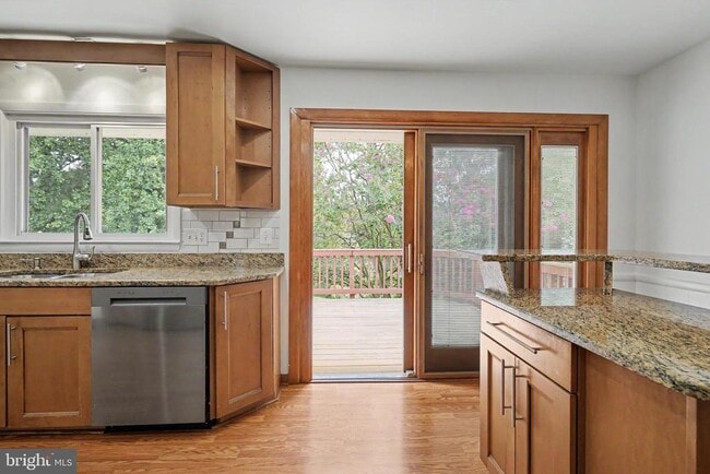 Building Photo - 604 Yeonas Dr SW