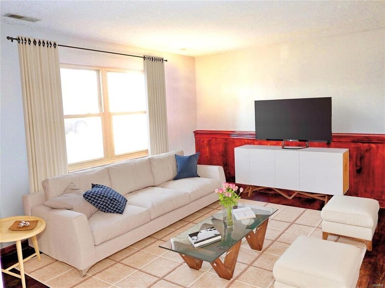 Building Photo - 2534 Millvalley Dr