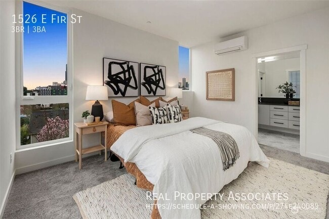 Building Photo - 1526 E Fir St