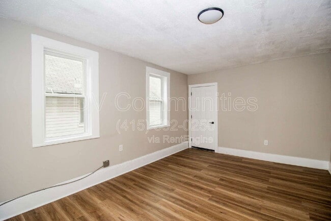 Building Photo - 2947 E 57th St