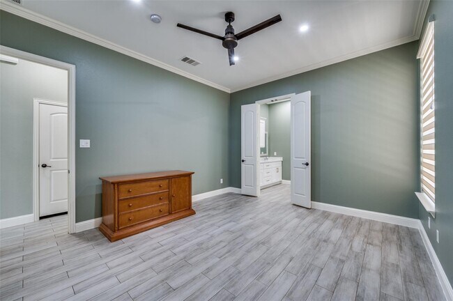 Building Photo - 4068 Winsor Dr