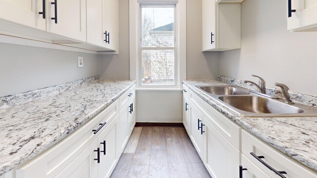 Building Photo - Lorain/W.73 neighborhood, updated 3 bed/1 bath single family house.