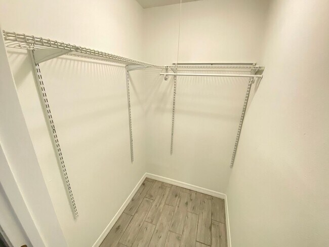 Building Photo - 608 Orange Dr