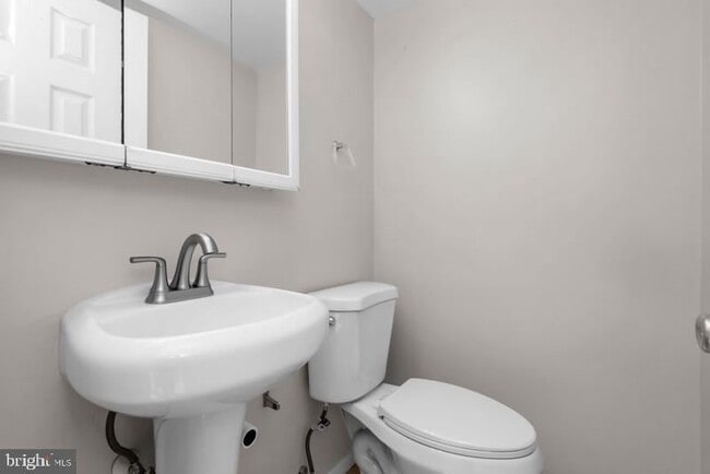 Building Photo - 45 Heritage Ct