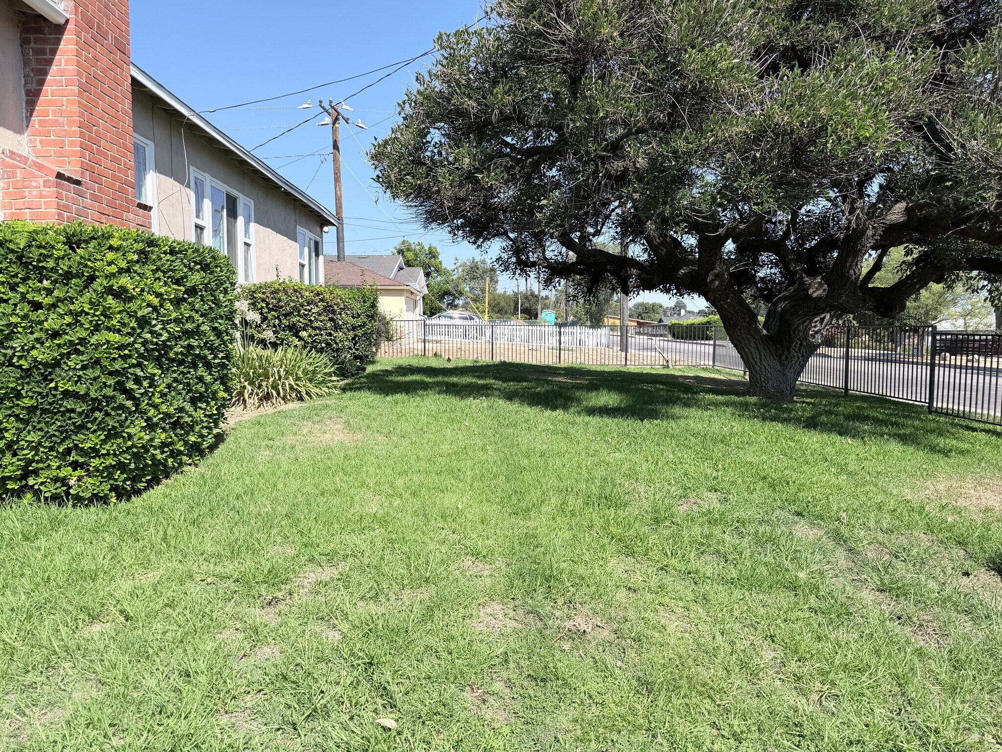Building Photo - 3082 Thurin Ave