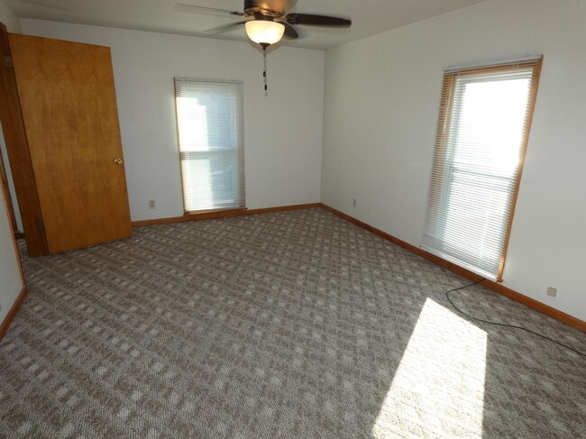 Building Photo - 137 N Wacouta Ave