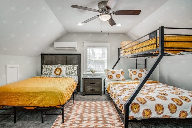 Building Photo - 3-bedroom 3-bathroom w/a loft in historic Pendleton Heights!