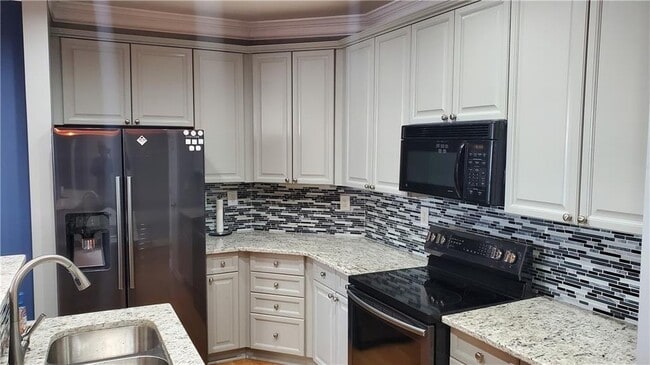 Building Photo - 1307 Stratford Commons