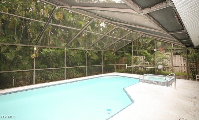 Building Photo - 1525 Covington Cir E