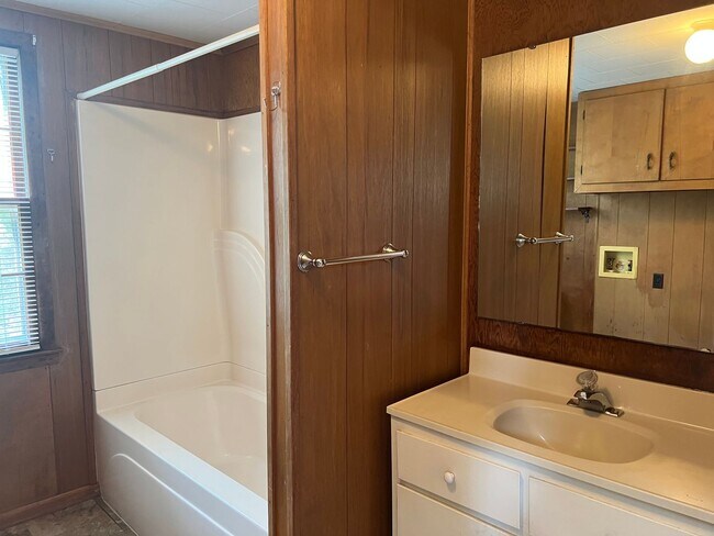 Building Photo - 2-Bedroom, 2-Bathoom Brick Home ***RENT SP...