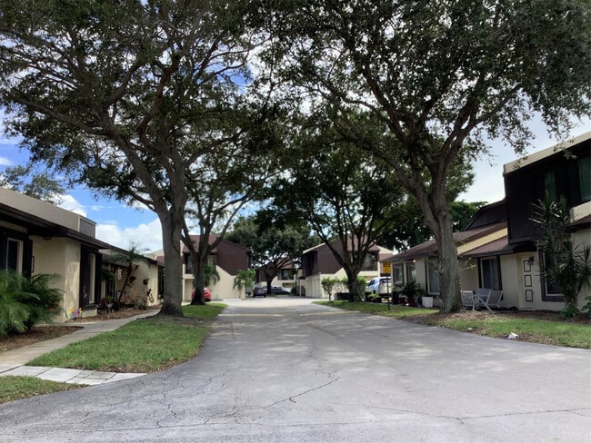 Building Photo - 5280 Bosque Ln