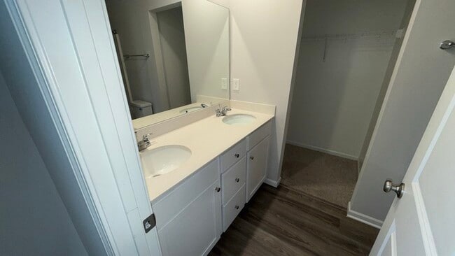 Building Photo - Lovely 3-Bedroom Home in a Quiet Kansas Ci...