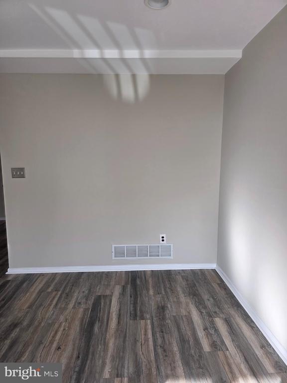 Building Photo - 412 3rd St