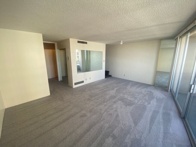 Building Photo - Artisan Towers Apartment for rent - 7th floor - Updated