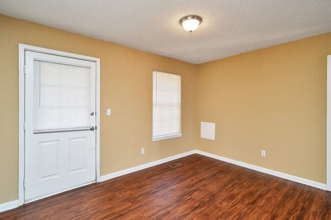 Building Photo - Spacious 4-Bedroom Home in Pleasant Grove ...