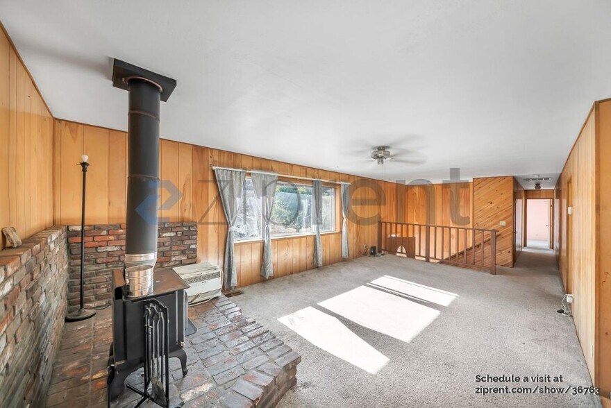 Building Photo - 140 Crable St