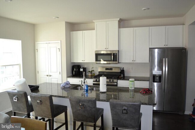 Building Photo - 141 Meridian Ln
