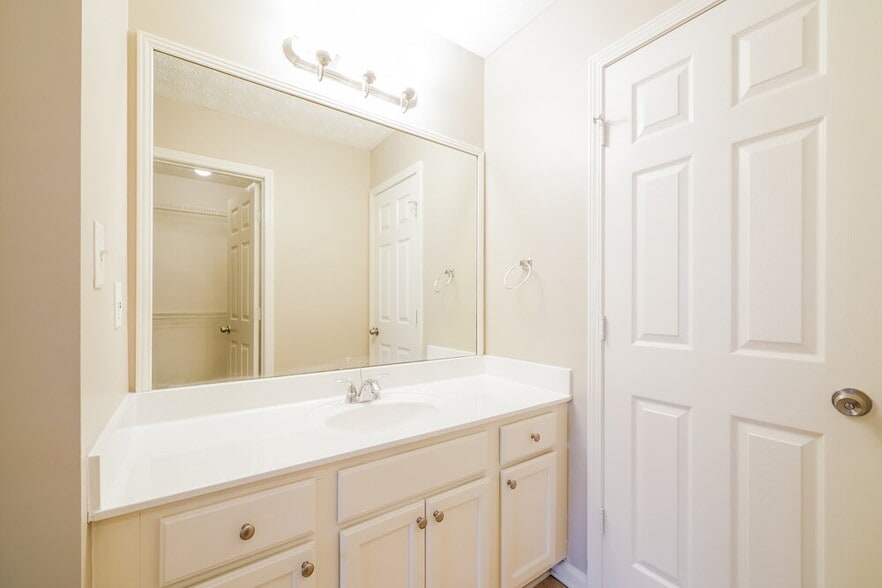 Building Photo - 5246 Kirk Dr