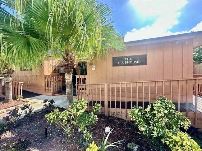 Building Photo - 6300 Royal Woods Dr