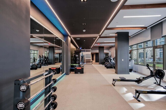 Building Photo - 350 Maple Dr SW