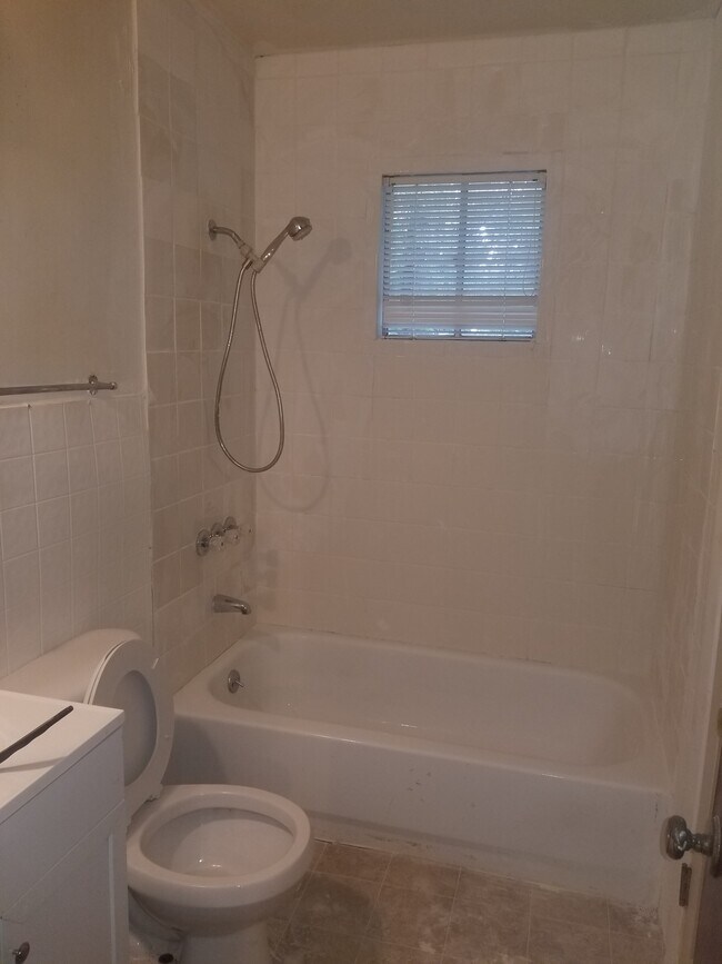 BATHROOM - 333 savana str