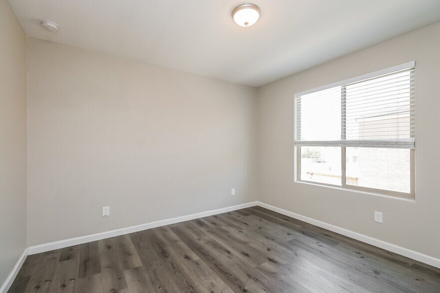 Building Photo - 4208 S 82nd Ln