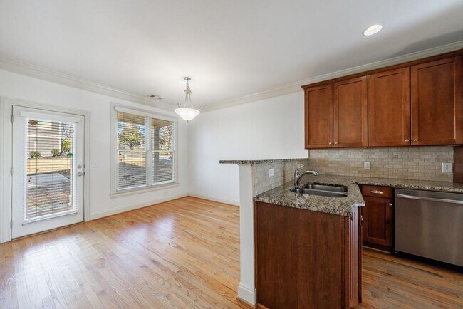 Building Photo - 970 Samples Ln NW