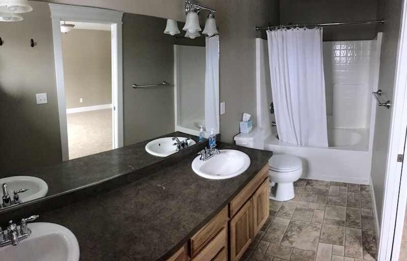 Building Photo - 1035 Road Runner St.