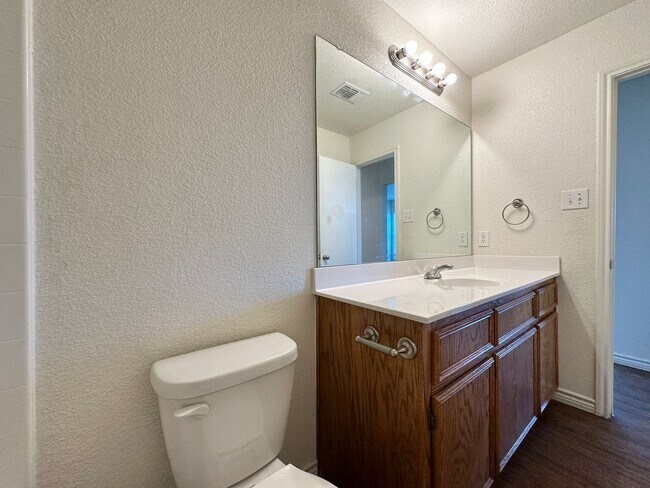 Building Photo - 901 Lasso Dr