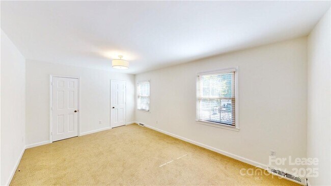 Building Photo - 6810 Rosemary Ln