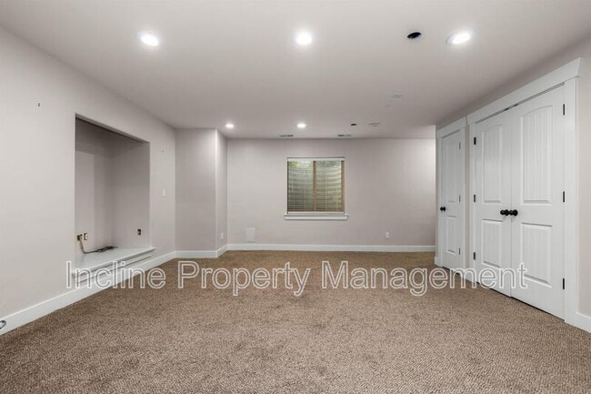 Building Photo - 2071 W Crescent Row
