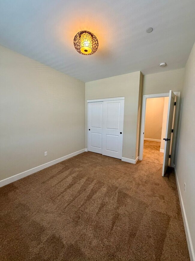 Building Photo - 1991 Wind Ranch Rd