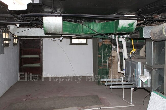 Building Photo - 511 W 13th St