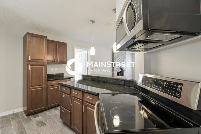 Building Photo - 3 Bedroom Pet-Friendly Home in Apopka, FL with Main Street Renewal