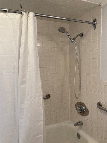 Building Photo - 6 Maple Ave