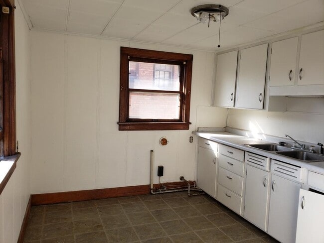 Building Photo - 209 1/2 N Pearl, #2-Apt2