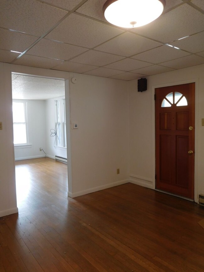 Building Photo - 122 Clayton Ave