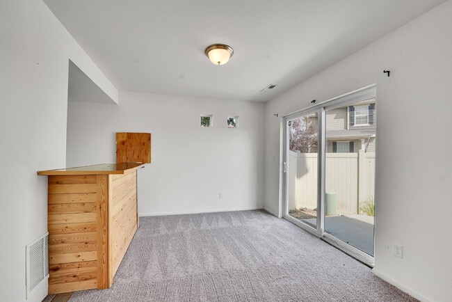 Building Photo - $2,795.00 - 3 Bedrooms, 2.5 Bathrooms, Sin...