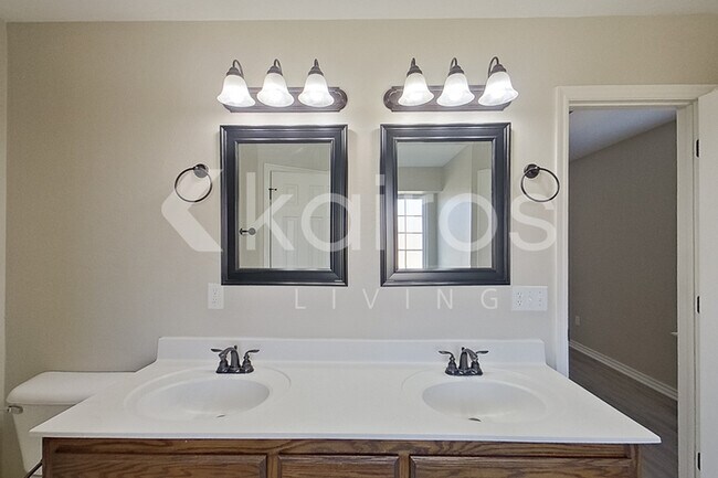 Building Photo - 4210 Syracuse St