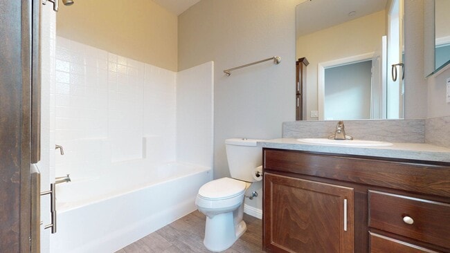 Building Photo - Beautiful 3 Bedroom 3 Full bath with 1 Car...