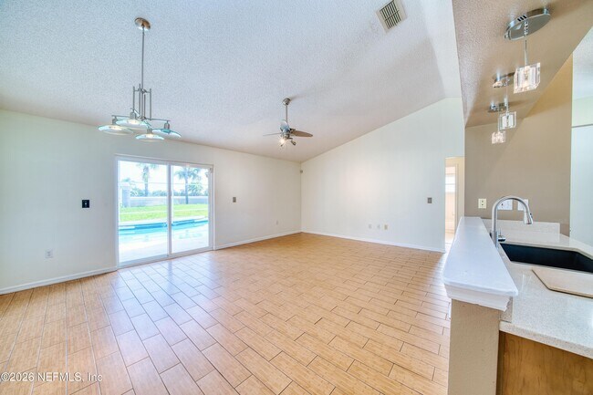 Building Photo - 5628 Loma Vista Dr W