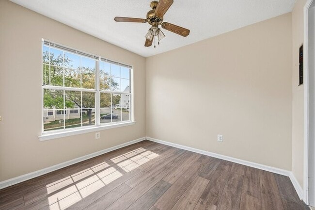 Building Photo - 14053 Vista Dr