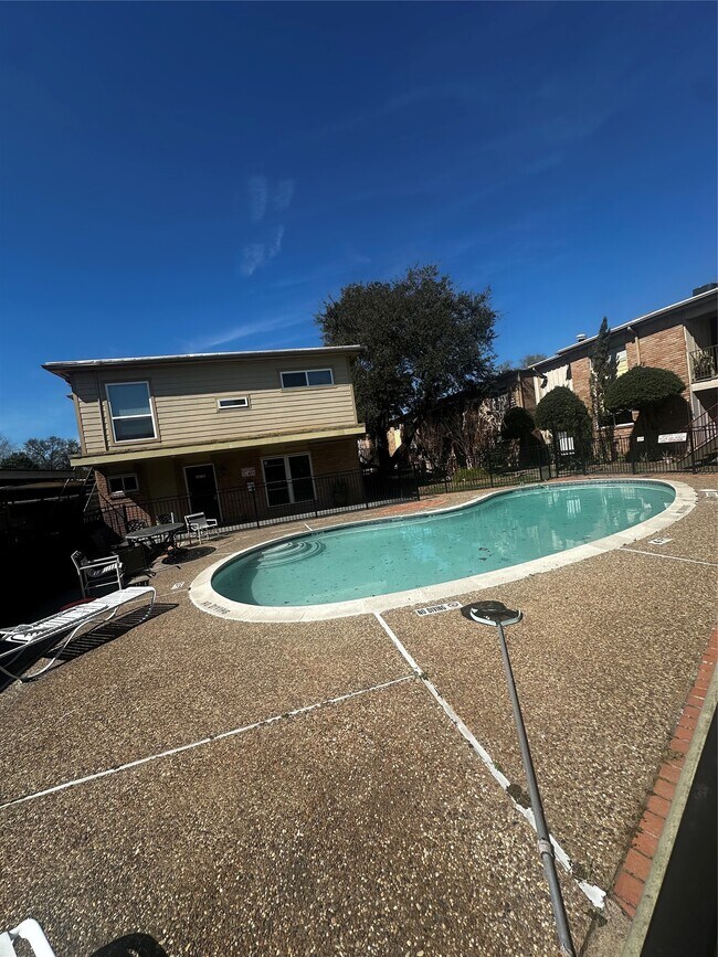 Building Photo - 8110 Albacore Dr